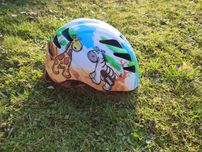 Kask rowerowy dał dzieci