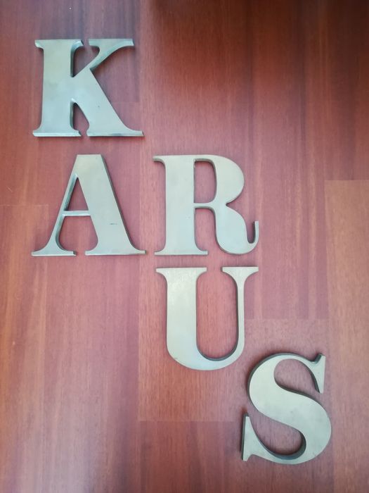 Conjunto de 7 Letras em Bronze.
