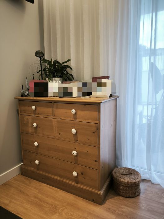 Cómoda da Companhia Inglesa, em pinho nórdico maciço.