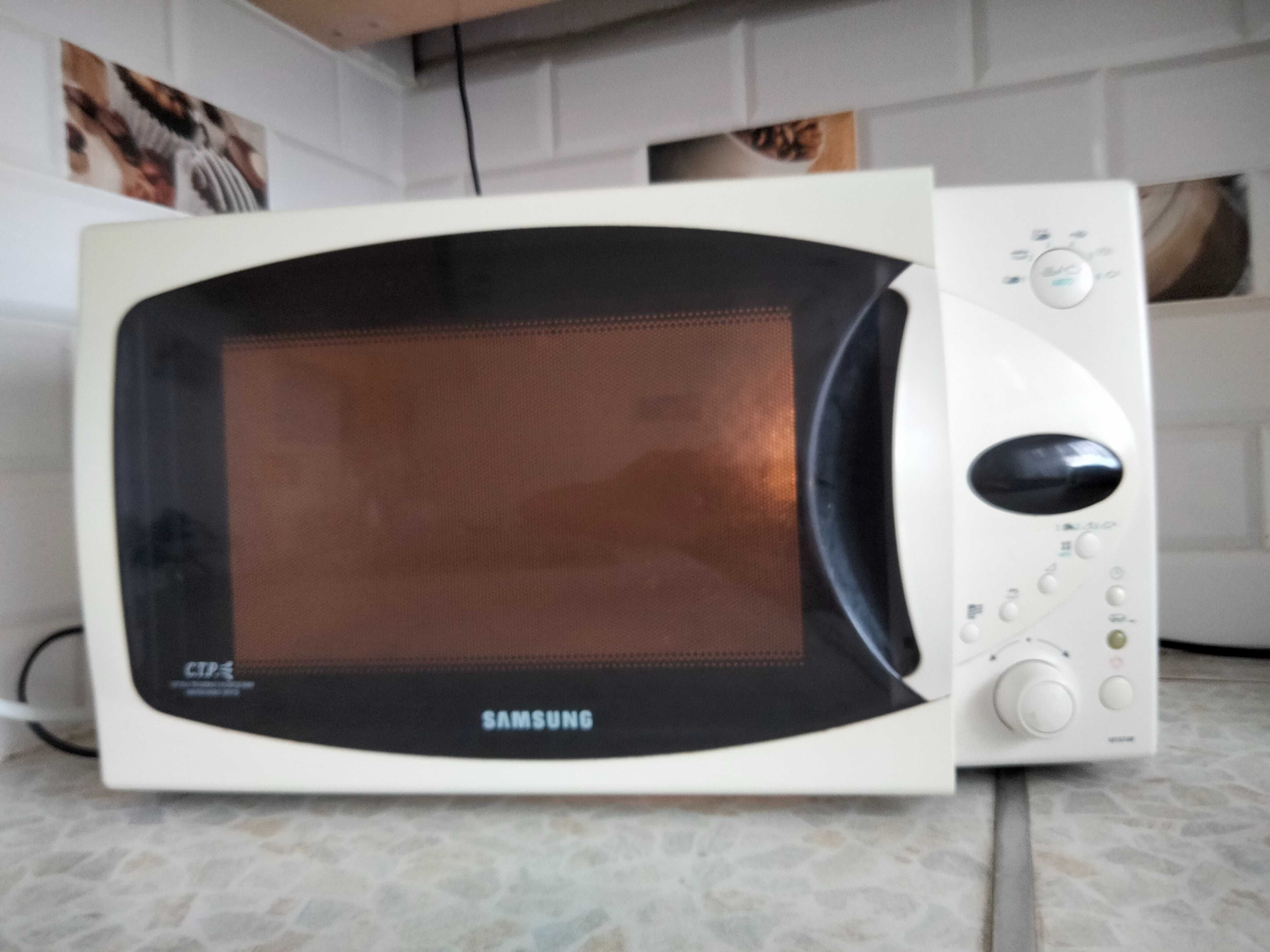 Продам микроволновую печьSamsung M1974R в хорошем состоянии, объем26л.