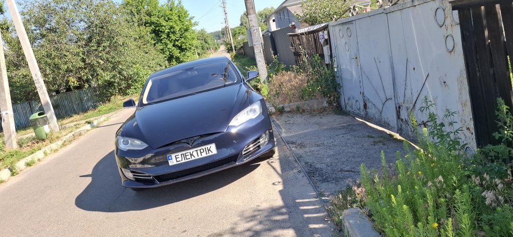 Tesla model S 85