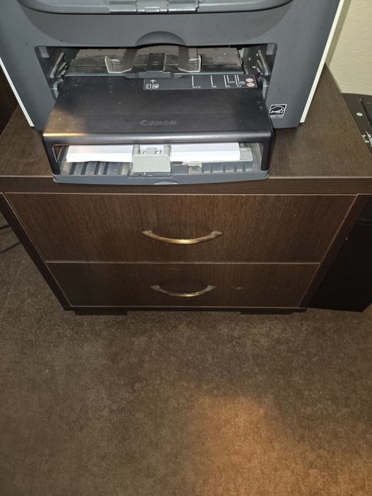 Biurko, fotele i szafka