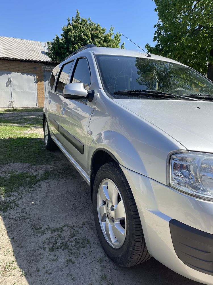 Lada largus renault logan dacia