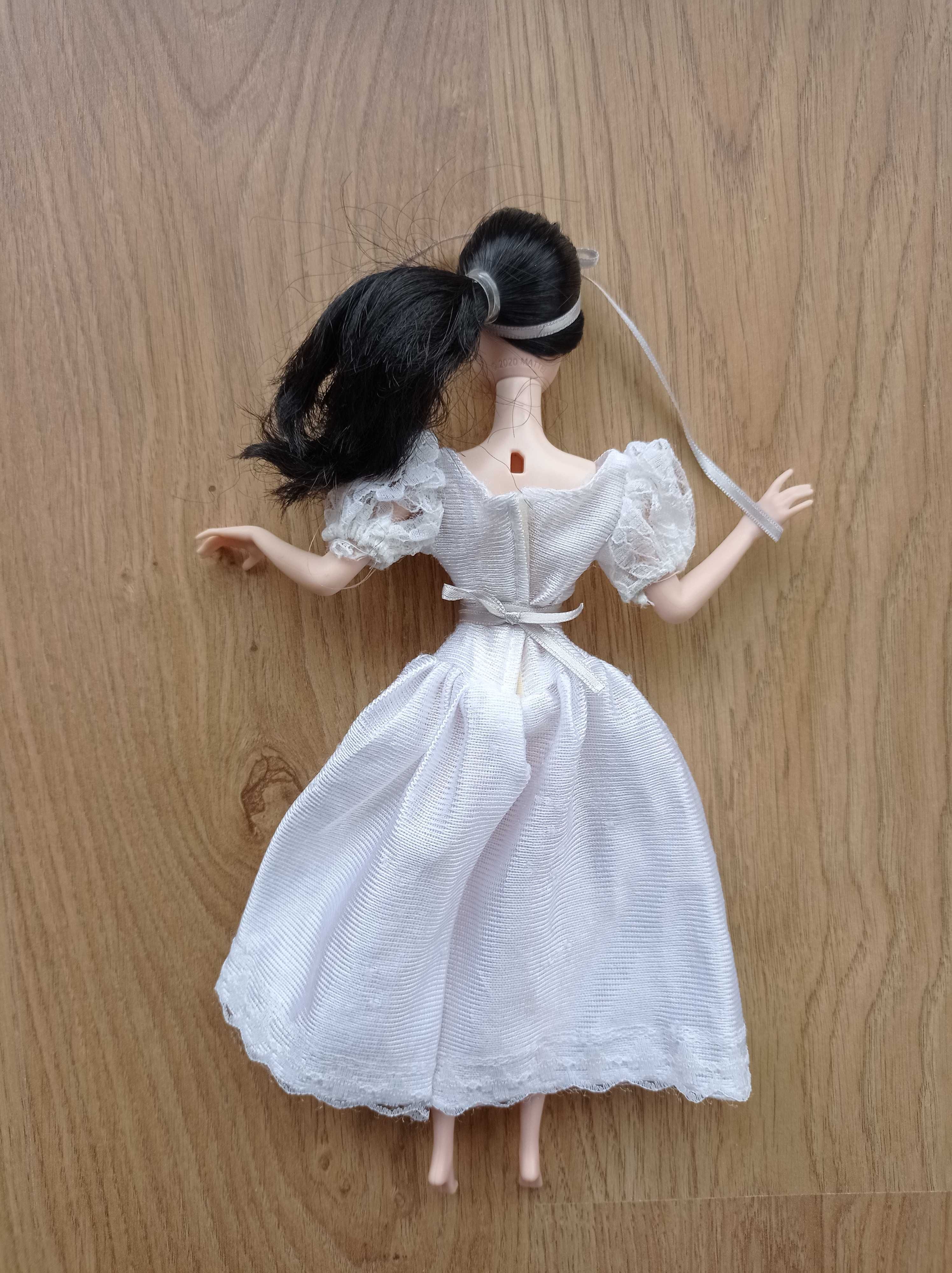 Lalka Barbie hybryda Azjatka w białej sukni