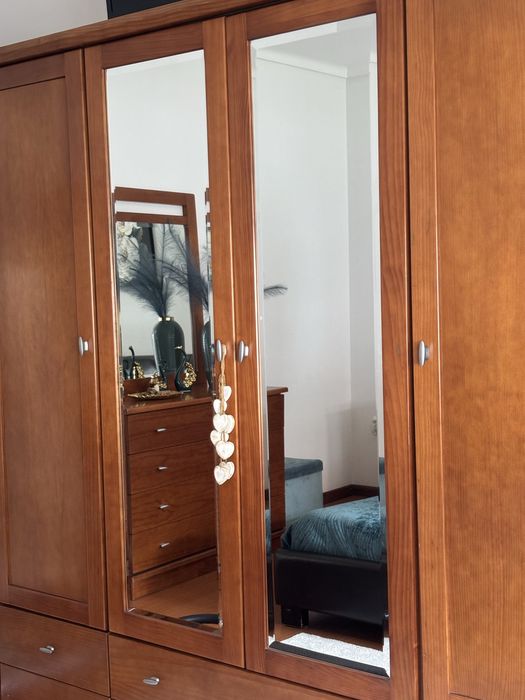 Quarto completo em madeira