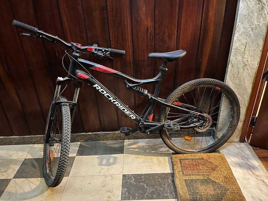 Bicicleta BTT como nova preto/vermelho.