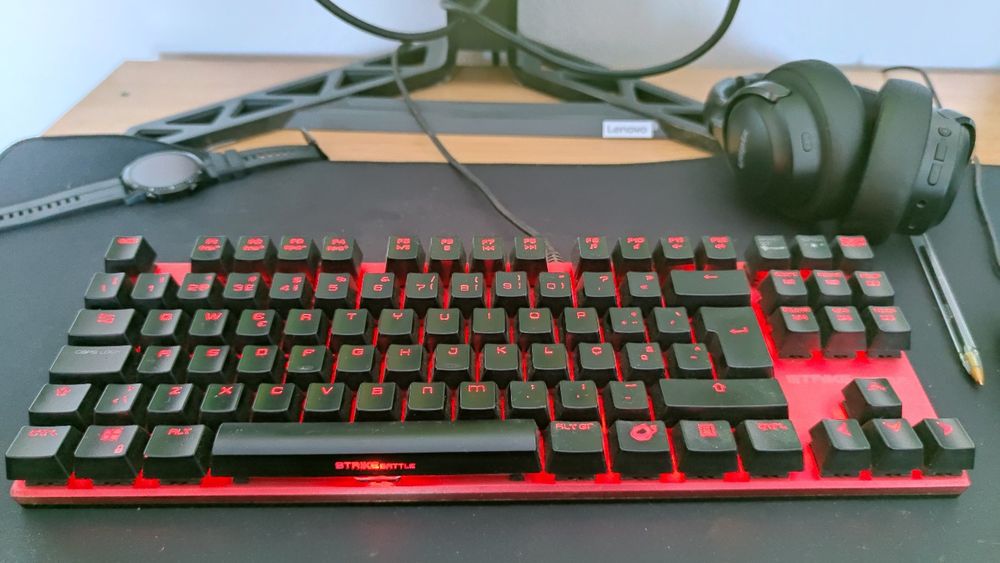 Teclado mecânico Ozone StrikeBattle switches Cherry MX Red