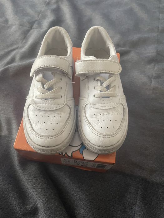 Кеди для хлопчика білі з ліпкою