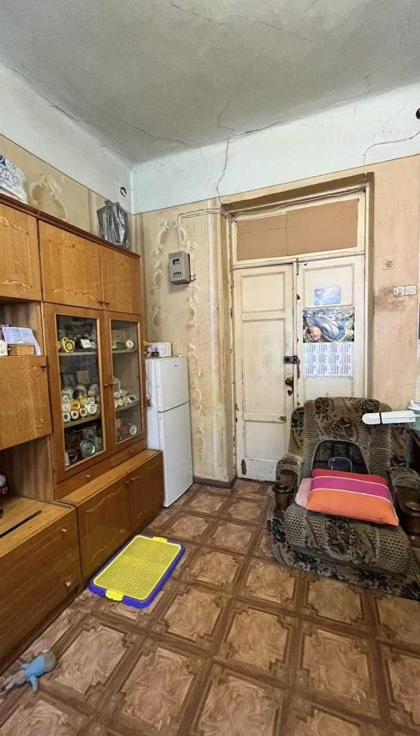 Продаю 2 кімнати в 3-кімнатній квартирі в районі Південної залізниці.