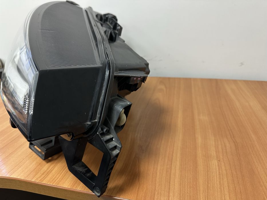 Vw ID4 USA передня права фара/11A.941.036.A