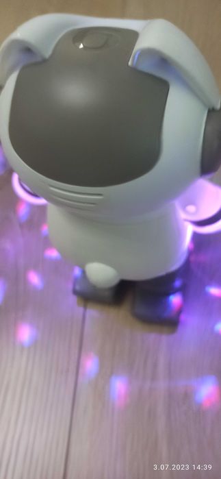 Grający, tańczący  robot na baterie
