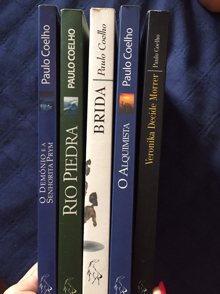 Vende-se 5 livros do Paulo Coelho