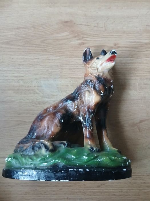 Figurka owczarka niemieckiego