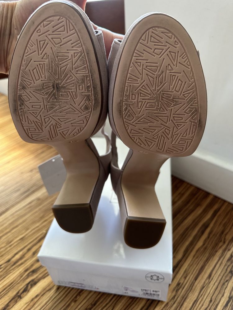 Wysoka eleganckie szare sandały na koturnie 5th avenue 40/41 skora
