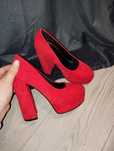 buty na wysokim obcasie