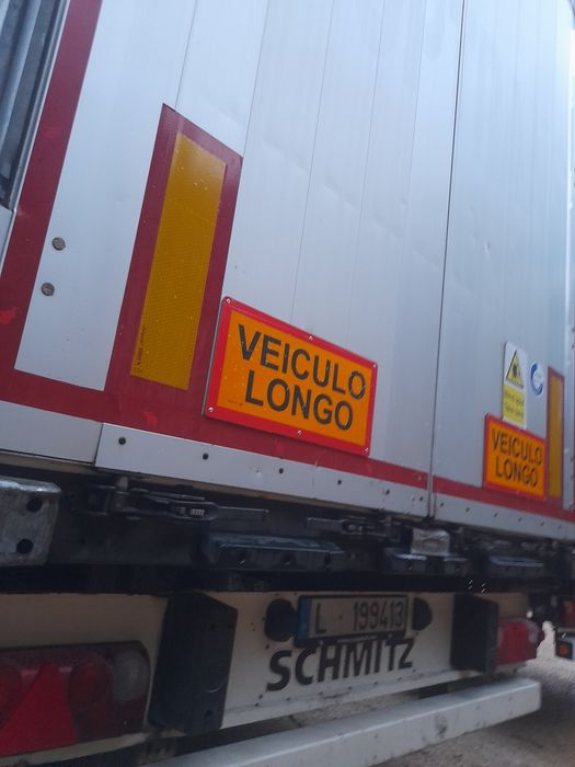 Semi-reboque Schmitz em lona