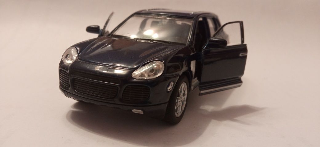 Welly Porsche Cayenne Turbo 1/38