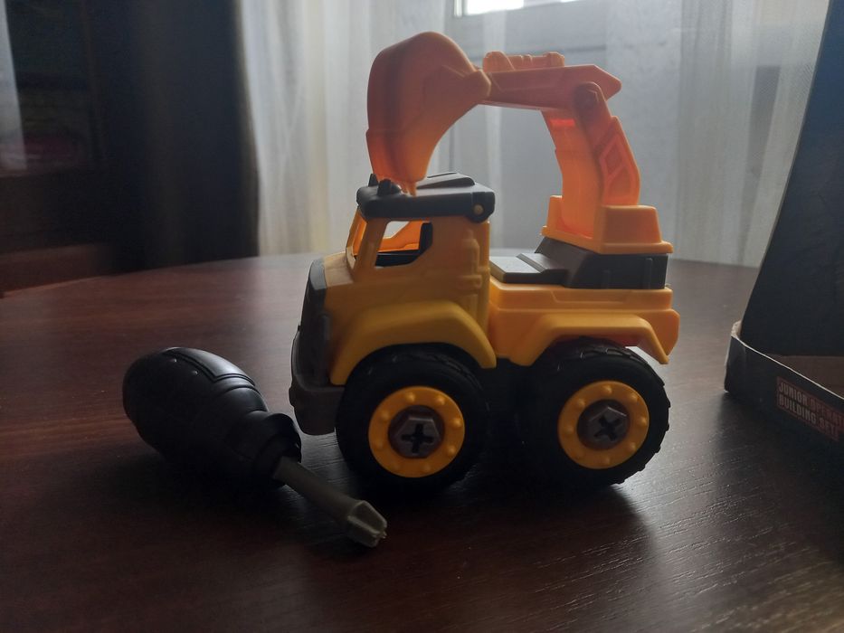 Іграшка дитяча Екскаватор + викрутка+ шурупи