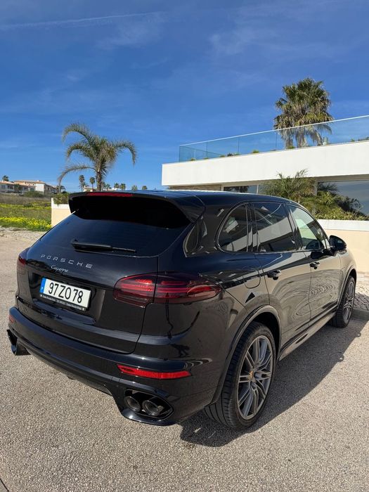 Porsche Cayenne Platinum Edition