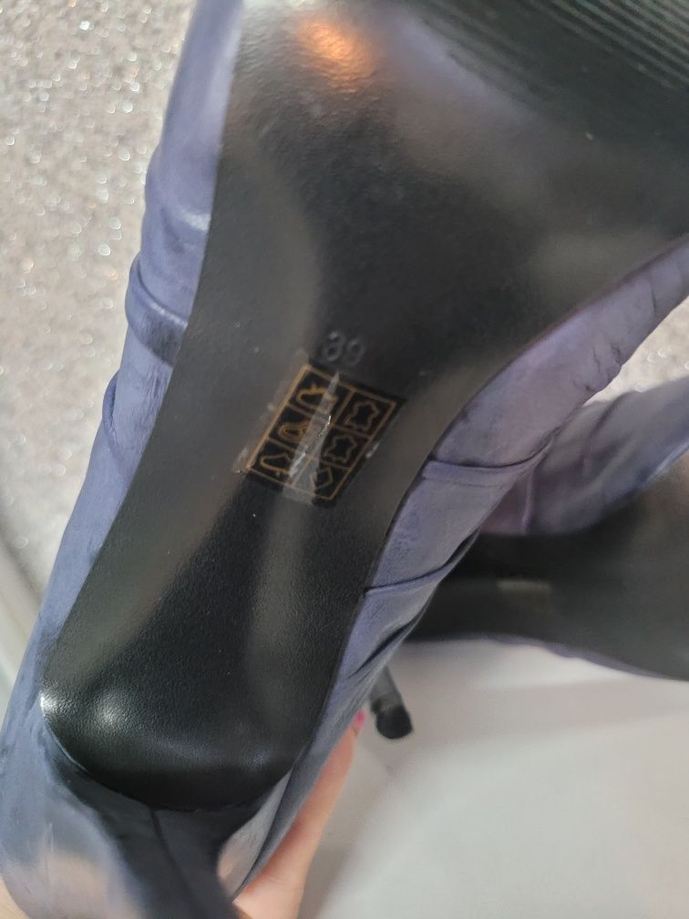 Guess cudne botki roz.39