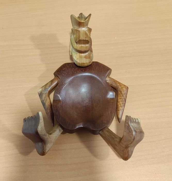 Cinzeiro artesanal em Madeira