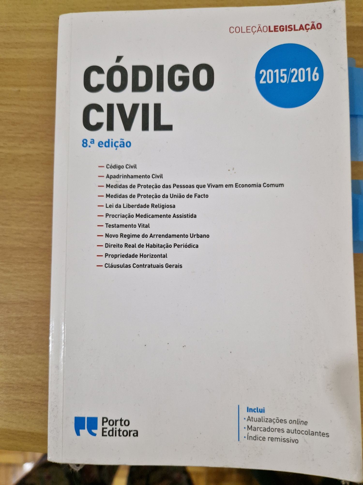 2 Livros código Civil e 2 livros da Constituição Portuguesa