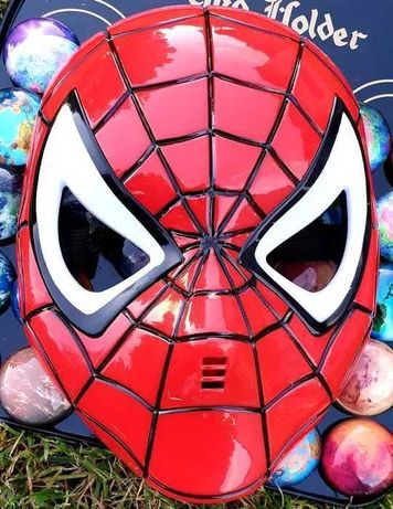 Na bal karnawal dla chłopca maska Spider-Man ze światłem
