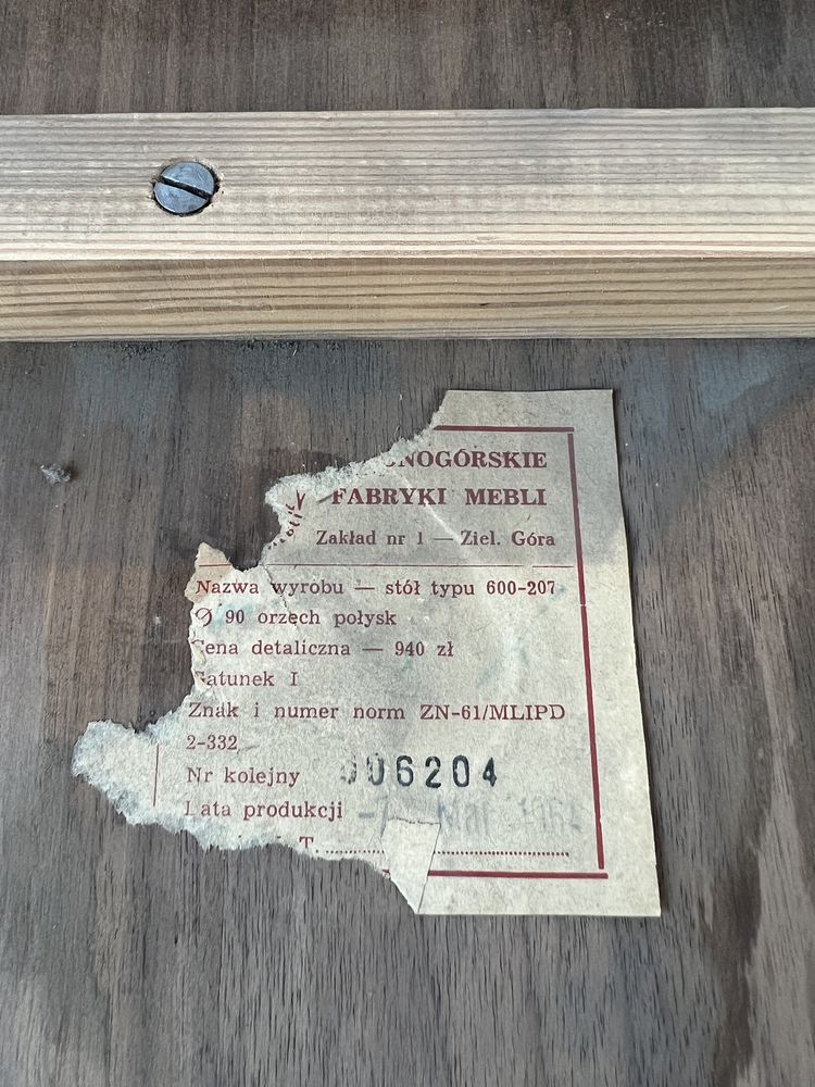 Stół okrągły Jarocin FM rozkładany patyczak lata 60 orzech mat vintage