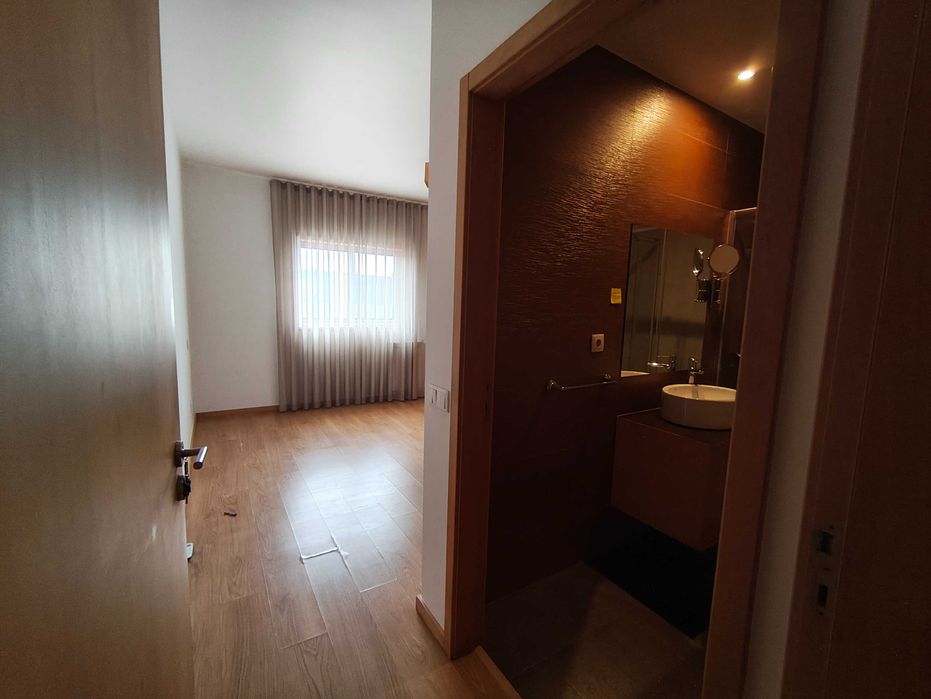 Apartamento T4 para arrendamento em Paredes - Parque da Cidade