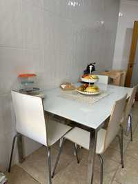 Vendo mesa TORSBY ikea cromado/brilh branco, 135x85 cm