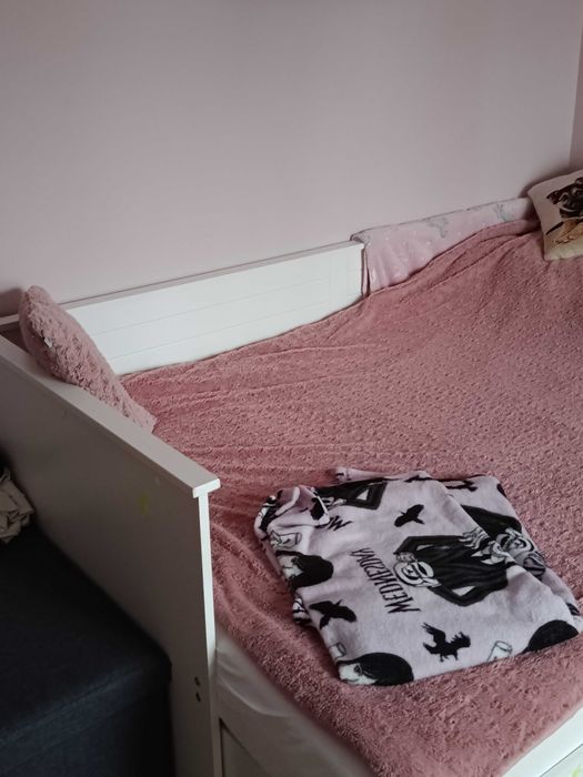 Rama łóżka z materacem