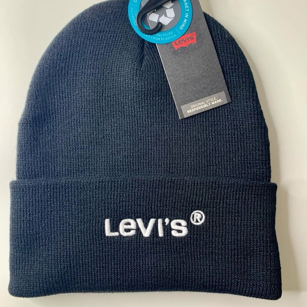 Шапка Levis