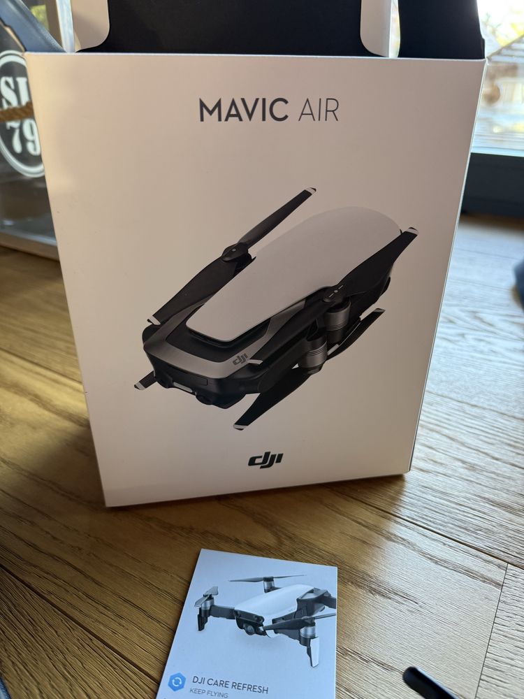 Dron z kamerą DJI mavic air z całym zestawem, pokrowce, kable itd