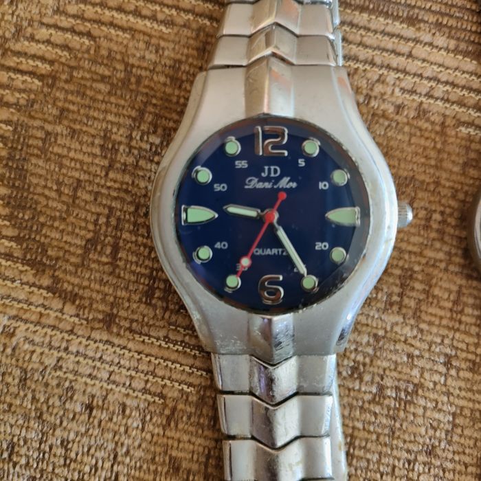 Stare zegarki, na części