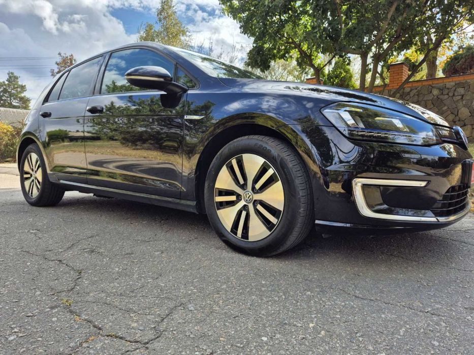 Продам Volkswagen e-Golf