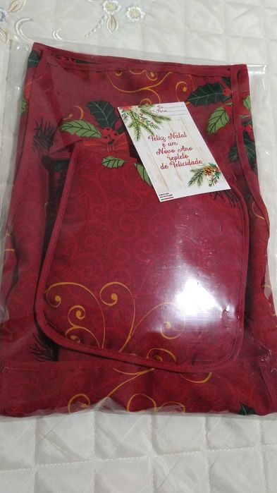 Conjunto avental, pega e luva de Natal, novo com embalagem.