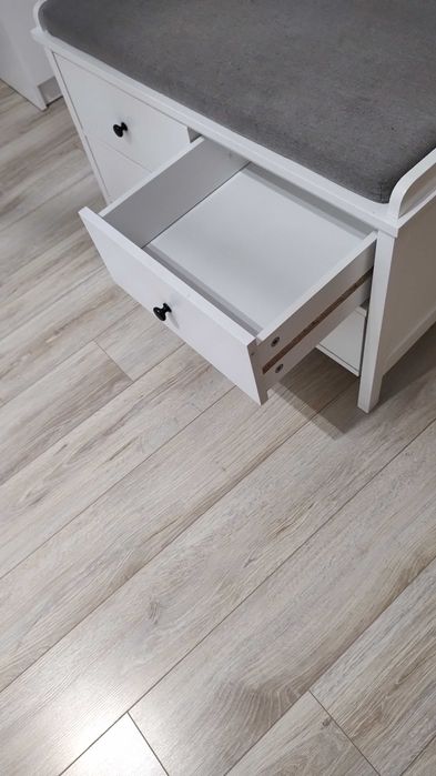 Sprzedam komodę z siedziskiem JYSK