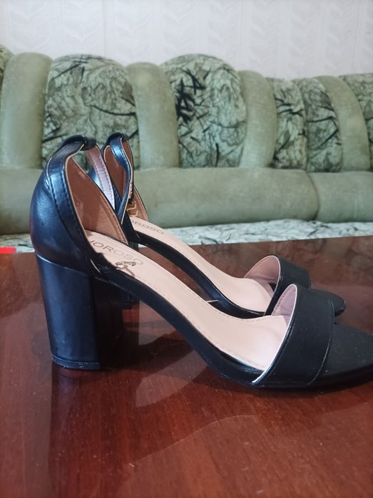 Новые босоножки, 38р.