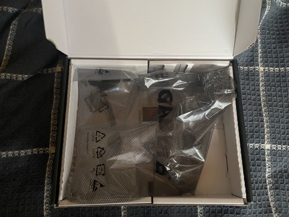 Пуста коробка від мат плати Gigabyte Aorus B550