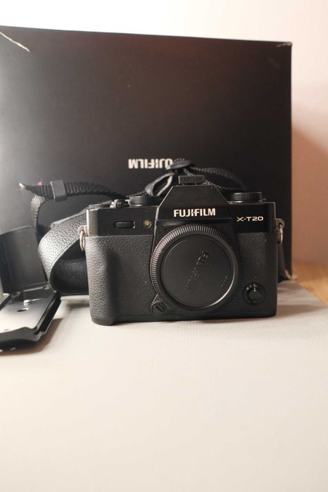 Fujifilm X-T20 body z gripem