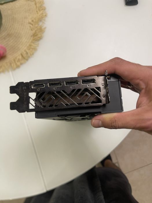 Продаю видеокарту Sapphire PULSE RX VEGA 56 с 8 ГБ