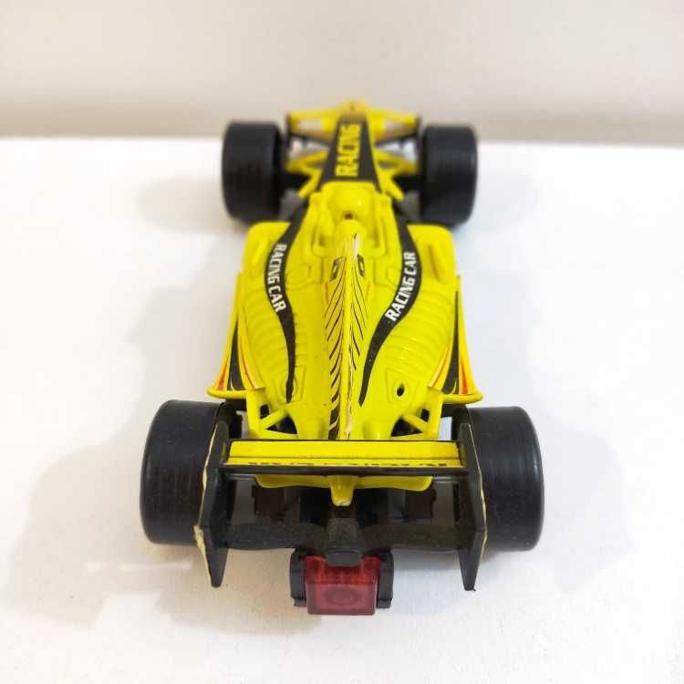 3 Carros F1 em plástico com 13x5,5cm