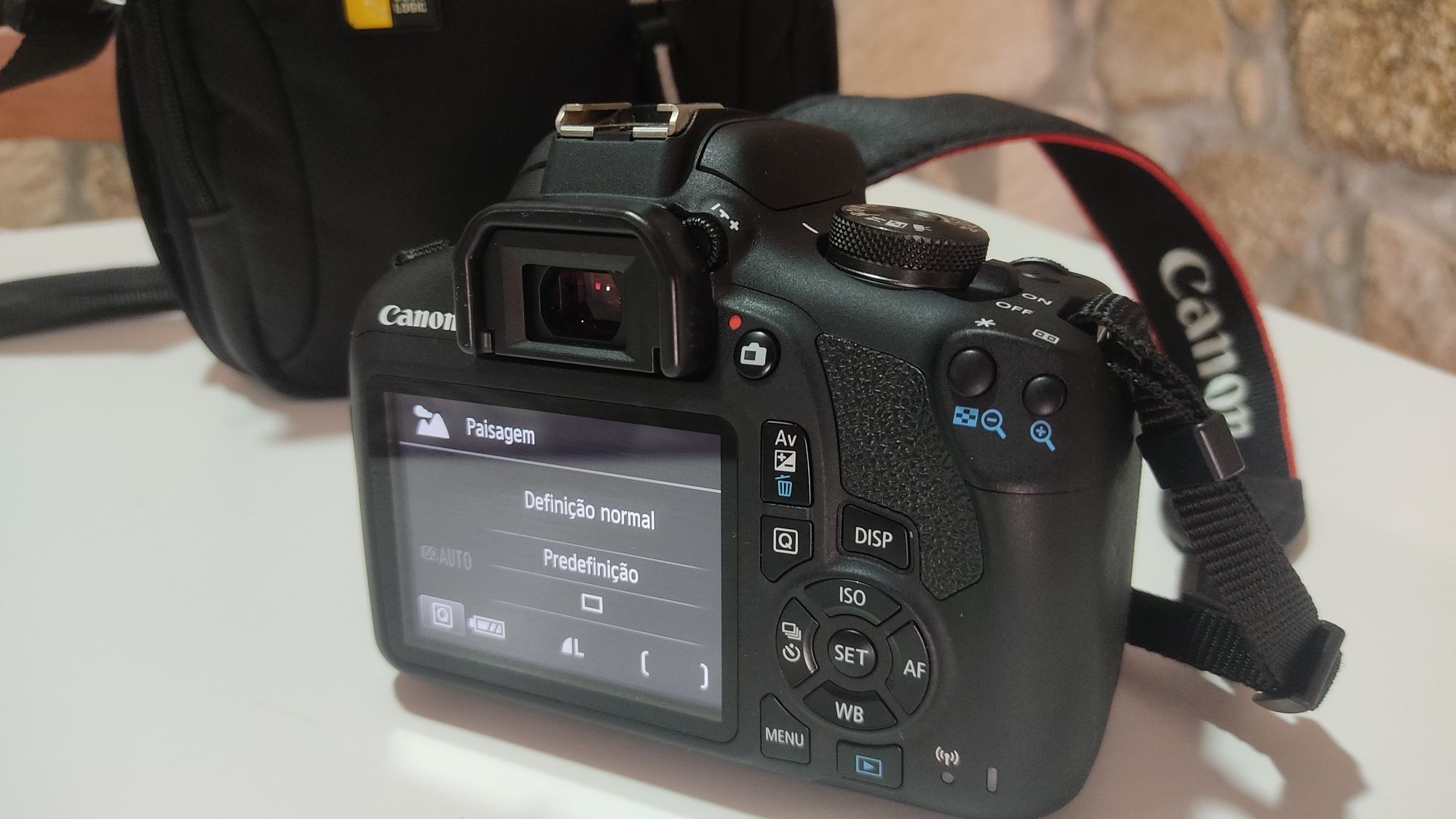 Canon EOS 2000D (como nova)
