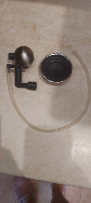 Продам на  запчасти рожковую кофемашину saeco