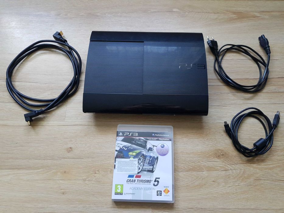 PS3 SuperSlim 500GB Zadbana + Okablowanie + Gra