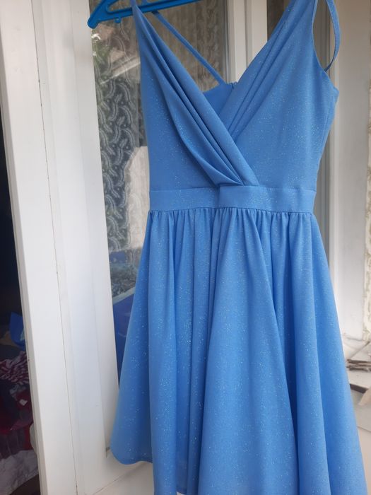 Нарядна сукня в ідеальному стані,одягнуто один раз на випускний