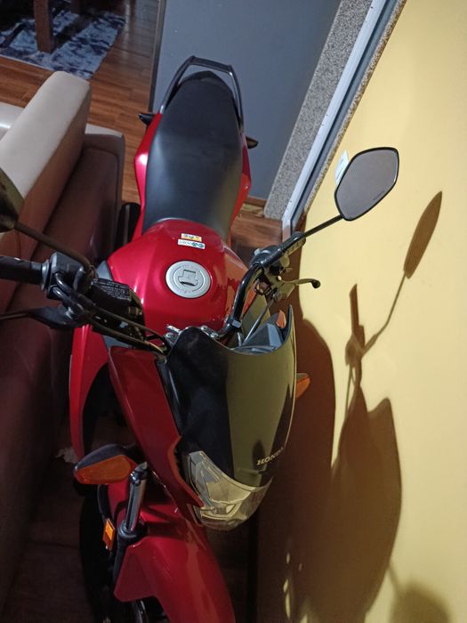 Vendo moto Honda CB125 F