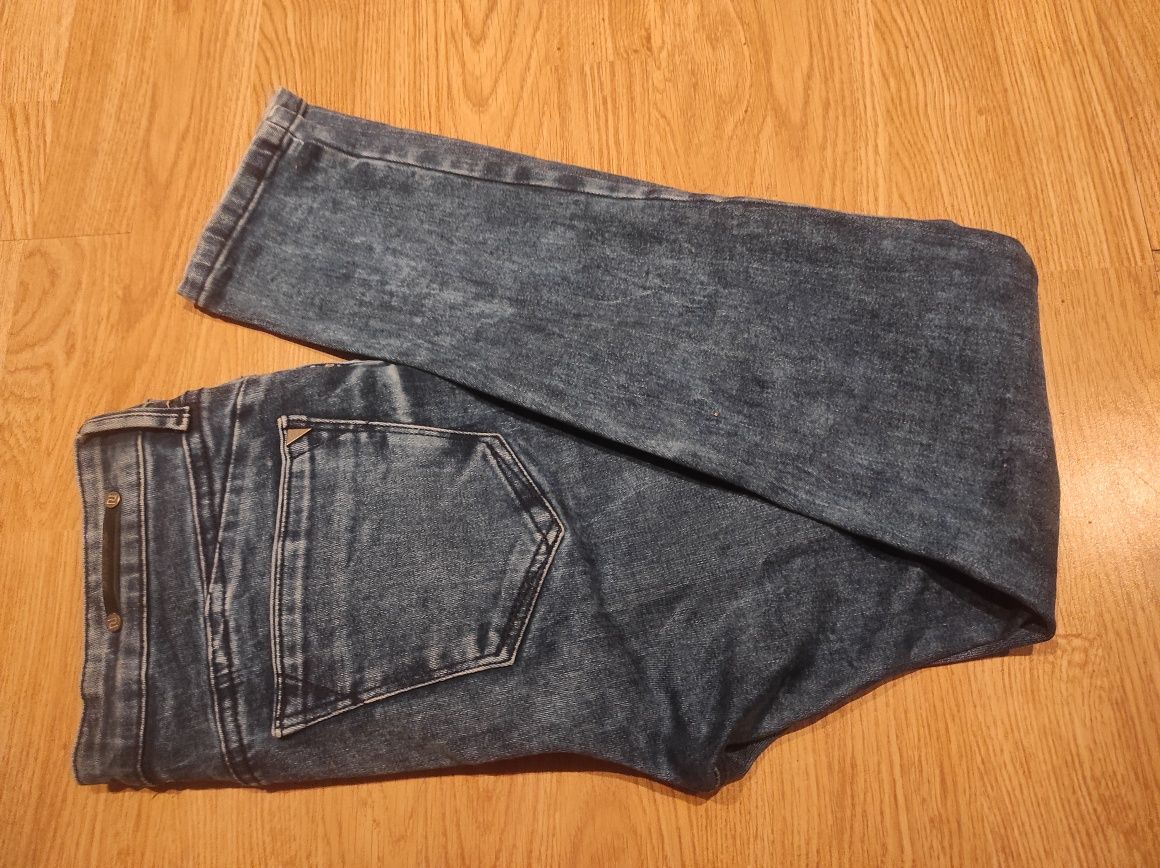 River island spodnie skinny z przetarciami na kolanach jeansowe skinny
