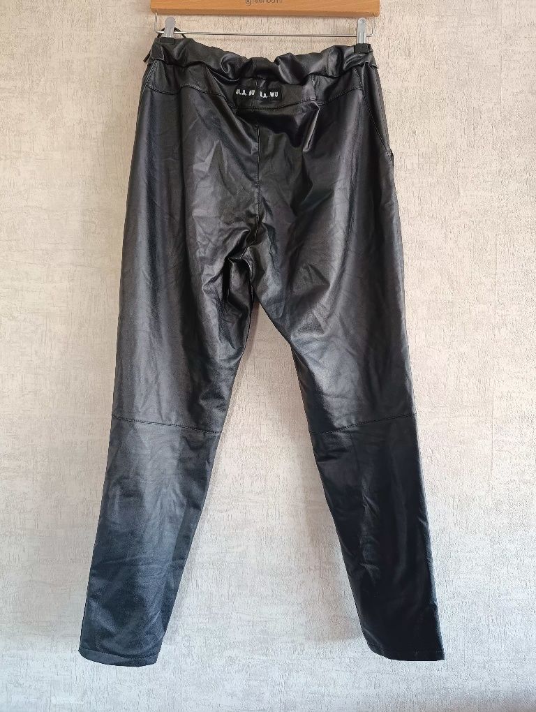 Czarne skórzane spodnie dresowe La mu rozmiar 3 L