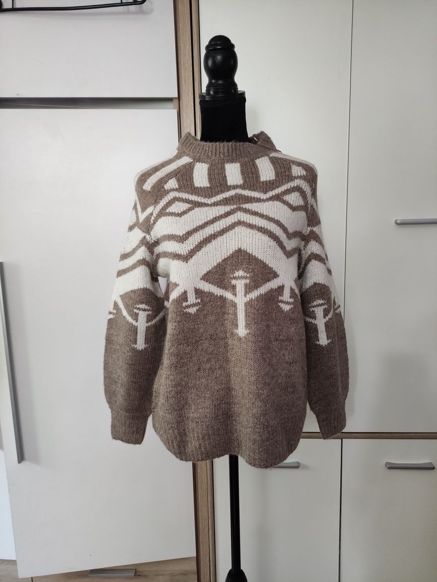 Sweter z aplikacją